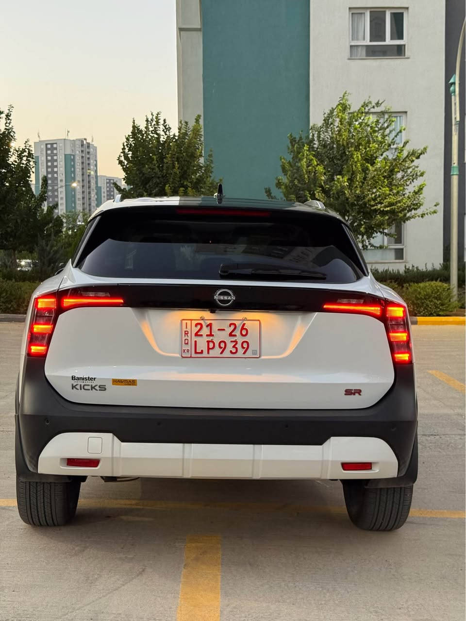 Nissan kicks SR+ 2025
فووول مواصفات 

💥خوار هەموو بازاڕ

🤍سپی سەقف ڕەس🖤

بزوێنەر: 2.0 لیتر (4 سلندەر) بە هەوای سروشتی 
تایە وەرزشی 19 ئینجی.  
 ڕووناکی: گڵۆپی پێشەوە و دوای تەواو LED 
 سەقفی پانۆراما بە شووشەی گەورە، هەروەها سەقفی دوو ڕەنگ (Two-tone) کە ڕەنگی سەقف لە لاشەی ئۆتۆمبێلەکە جیاوازە. 
 سیستەمی قوفڵبوونی خۆکار (Walk-away lock) کە بە دوورکەوتنەوە قوفڵ دەبێت و بە نزیکبوونەوە دەکرێتەوە. 

تەبرید لەمس 
کەلە سەماعە
🎧🔊سەماعە BOSE
  
سیستەمی لێخوڕینی نیمچە-ئۆتۆماتیکی بۆ هێشتنەوەی ئۆتۆمبێل لەناو هێڵەکانی شەقام و کۆنتڕۆڵکردنی خێرایی دیاریکراو.  
 کامێرای 360 پلە: سیستەمی دیدەی دەوروبەر (Intelligent Around View Monitor) بە کوالێتی بەرز.  
 ئیستۆپی فریاگوزاری: ڕاداری پێشەوە بۆ ڕێگری لە پێکدادان و ئیستۆپکردنی خۆکار (Automatic Emergency Braking).  
‎ خاڵی کوێر (Blind Spot Monitoring): ئاگادارکردنەوەی شۆفێر لە بوونی ئۆتۆمبێل لە شوێنە نەبینراوەکان.  
 پاراستنی ڕێڕەو: ئاگادارکردنەوە و گەڕاندنەوەی ئۆتۆمبێل بۆ ناو ڕێڕەوی خۆی (Lane Departure Prevention).

ئابووری لە سووتەمەنیدا: سەرڕای بەهێزتربوونی بزوێنەرەکەی بۆ 2.0 لیتر، تا ڕادەیەکی زۆر دەستنیشانکراوە بۆ سەرفکردنی کەم لە سووتەمەنیدا

7هەزار مایل ڕۆشتووە
ژمارە کاتی ٧٥ ڕۆژ کاتی تیاماوە و بە شەرتی ڕەقەم

بێ بۆیاخە تەنها ساردی هەیە

ناونیشان/ سلێمانی - ناوەند

خوار هەموو بازاڕ ١٥٩ وەرەقە💵
📞***********
***********

0️⃣7️⃣7️⃣0️⃣0️⃣6️⃣0️⃣6️⃣4️⃣6️⃣4️⃣ السليمانية, العراق

