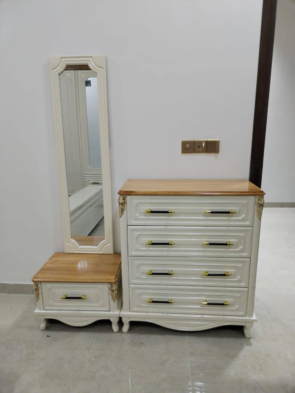 غرفة كلاسيك نجارة عراقية عالية الجودة
تتكون من 10 قطع مع اصباغ حرارية 
التوصيل مجاني والشد مجاني لكافة انحاء العالم  
عنوان بابل حلة شارع ابو القاسم 
***********
