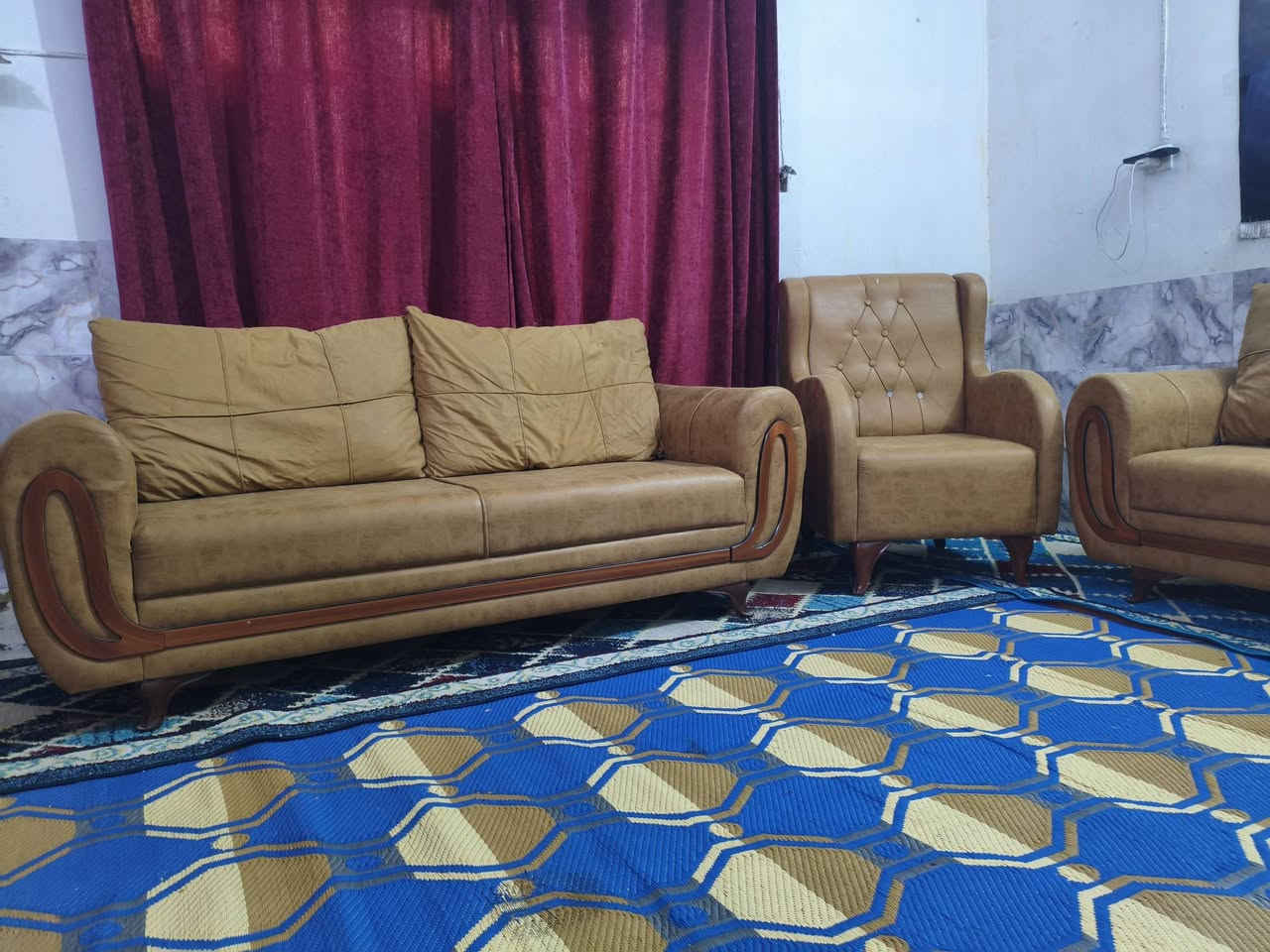 تخم  10 مقاعد تزكام درجى اولى نضافه 100/100 استخدام قليل كلش  خشب بلوك اسود قماش وتر برو سعره 325 وبي مجال مكاني كربلاء حي العامل يوجد توصيل بكروه *********** يوجد واتساب

