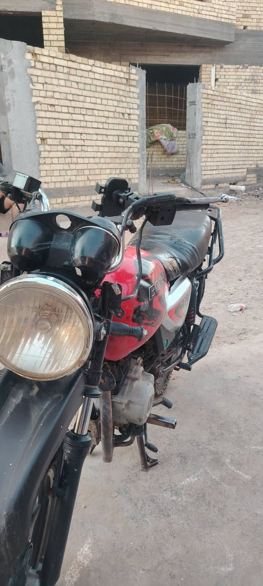 بوكسر موديل 22 للبيع ب 500 رايدها تايرات و باتري و جدد كابريتر اصلي جديد سلف جديد كفرات اصلي جدد 
زنجيل جديد الدراجة عمرتها تعميره جديده 
مكاني ابو غريب ***********
