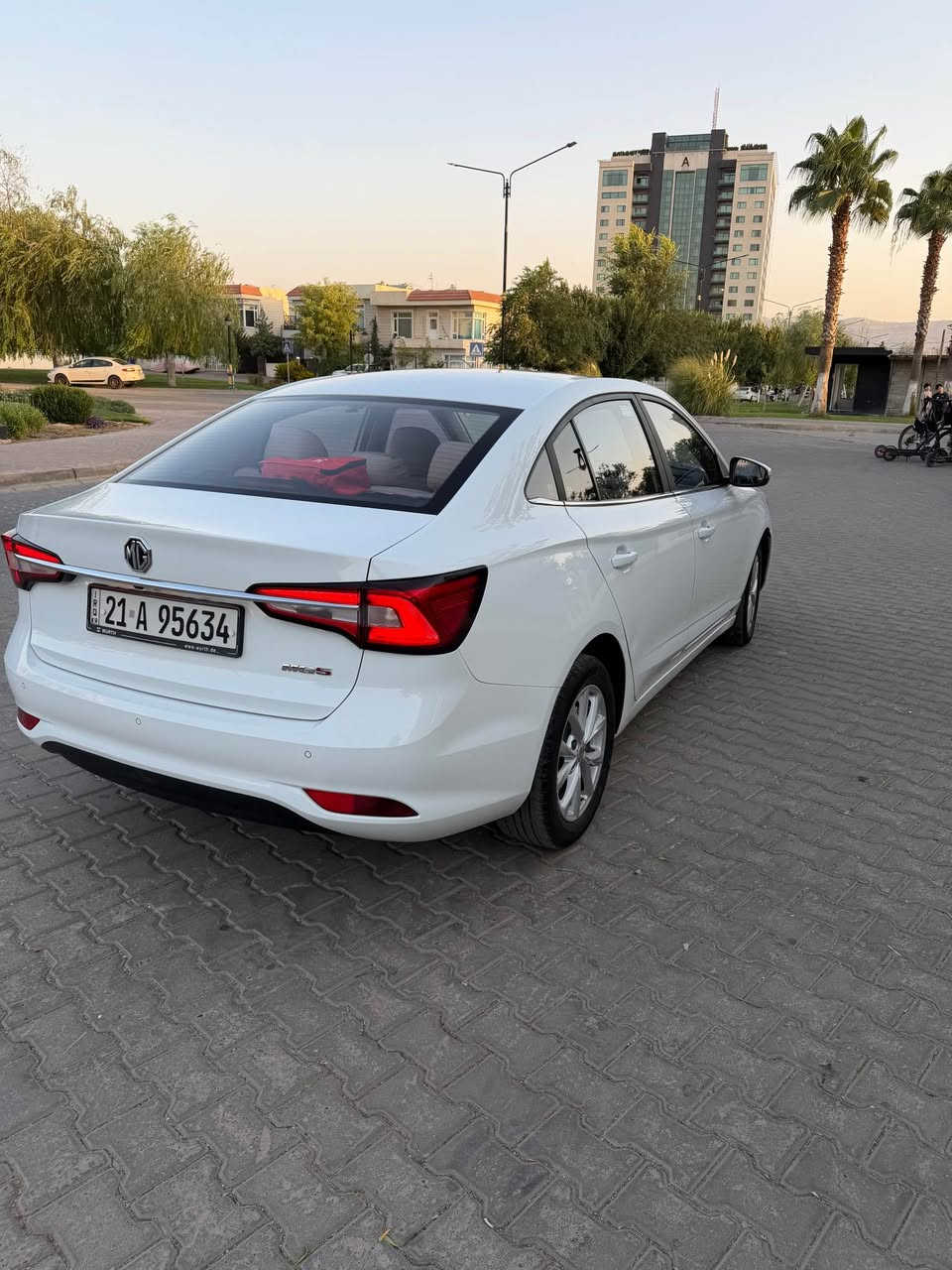 ⚜️MG 5 comfort⚜️ 2023
مواسەفات : کۆمفۆرت
شاشە 
کامێرا
بەسمە
حاسە
ترحدیت سورعە
دەبڵ گێر ECO . Sport
لایت لید
ئاوێنە کارەبا
بەگلایت لید
ویل کەپ 
تێبینی :  سەیارەکە لەشەریکەوە یەک دەستە ٤ پەڵە PDR هەیە بێبۆیاخ بێشوخت بێ دەعم تەنانەت دەعامیشی بۆیاخ نیە کوشنی تێگیراوە دژەخۆری جامەکانی بۆ کراوە بەرمەجەی دیلکۆی بۆ کراوە کامل سێرڤسی لە شەریکە کراوە
٨٥ هەزار کیلۆمەتر ڕۆشووە بەشەرتی گێر مەکینە و تەقەو ڕەقەو تەحویل و غرامە 
نرخ : 93$ مەجال 
شوێن : سلێمانی
رەقەم تەلەفون :*********** السليمانية, العراق
