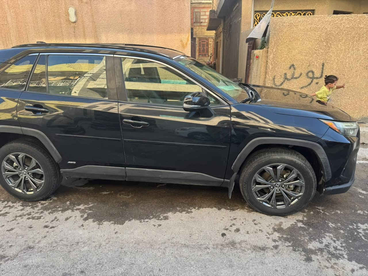 للبيع تويوتا رافور هايبرد 2023
TOYOTA RAV4 XSE Hybrid 
السعر ١٩٠
✅️ موديل 2023
✅ وارد أمريكي
✅ أعلى فئة XSE مواصفات 1/1
✅️ ممشى 25 ميل
المواصفات
▪️الون اسود ميتنايك
▪️ محرك 4 سلندر سعة 2.5 لتر هايبرد 
▪️بقوة إجمالية 219 حصان.
▪️ نظام دفع رباعي إلكتروني AWD.
▪️ ويل قياس 18 
▪️ إضاءة LED أمامية وخلفية كاملة.
▪️ مصابيح نهارية LED.
▪️ شبك أمامي وتصميم رياضي خاص بفئة XSE.
▪️ مقاعد جلد SofTex رياضية 
▪️ مقاعد أمامية مبردة ومدفأة.
▪️ مقاعد امامية كهربائية.
▪️خاصية الميمري لحفظ الوضعية.
▪️  فتحه سقف
▪️ دخول ذكي لجميع الأبواب.
▪️ عدادات رقمية حديثة.
▪️ كاميرا خلفية عالية الدقة.
▪️ باب خلفي كهربائي.
▪️ مثبت سرعة راداري ذكي.
▪️ نظام المحافظة على المسار.
▪️ نظام التحذير من التصادم الأمامي مع الكبح التلقائي.
▪️ مراقبة النقطة العمياء.

السيارة حادثها جاملغ وبنيد وشويه من الباب صبغ موضح بالمنشور  تعديل وصبغ بدون تبديل 

للتفاصيل اكثر اتصل 

رقم  : ***********
