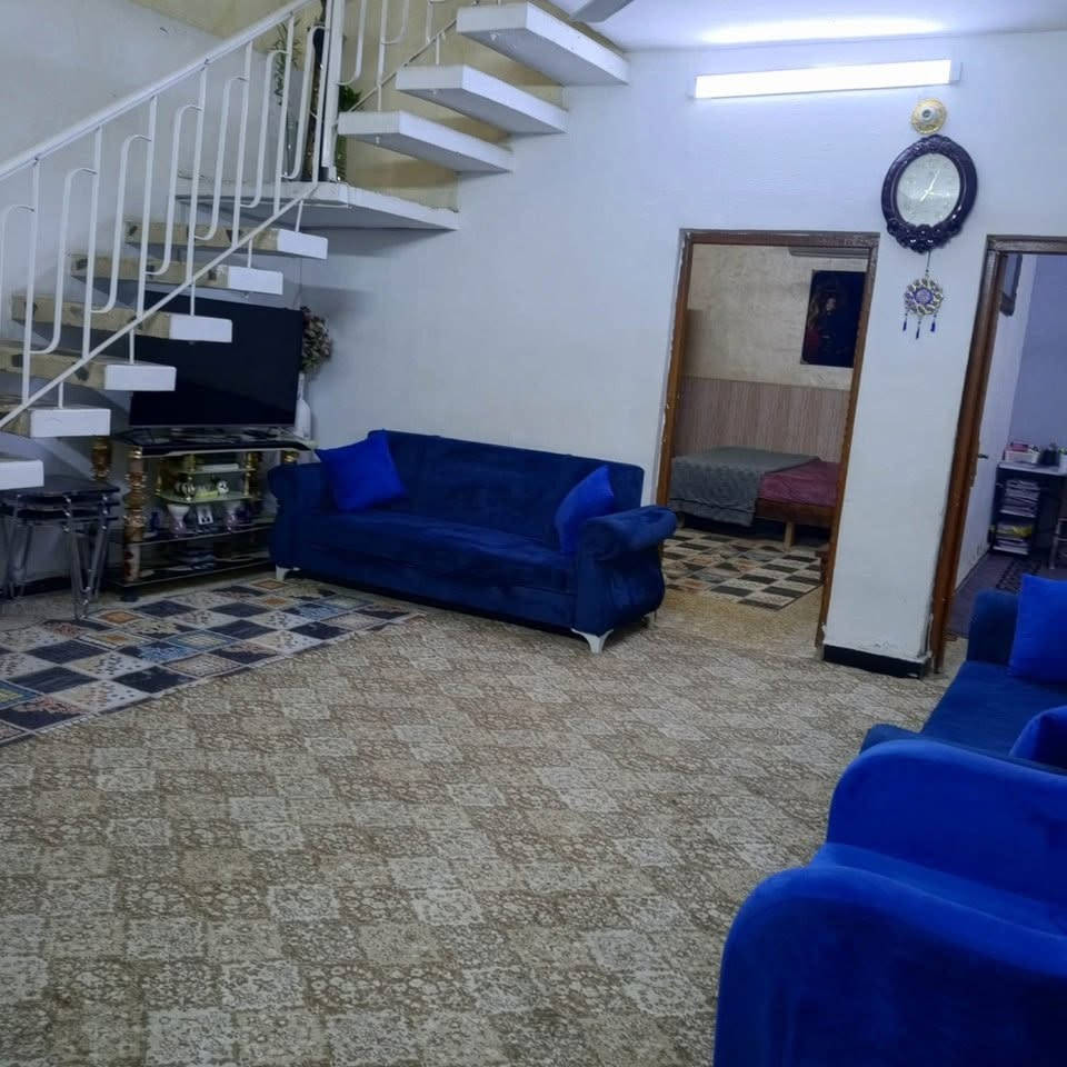 دار للبيع مساحة ١٩٠متر الواجهة ٨ طابو صرف 
الأمين الثانية قرب شبكة الكهرباء
يحتوي على طابقين 🏘️

الطابق الاول غرفتين نوم وصالة واستقبال ومطبخ ومنور ومخزن للغذائية.

الطابق الثاني يحتوي على غرفتين نوم وصالة ومجموعة صحيات.

وكذلك يحتوي على سطحين وكراج كبير ومجموعة صحيات خارجية وداخلية.

ماء وكهرباء ومجاري خير من الله 

👈للتواصل مع صاحب الدار حصراً 

‭***********‬
***********
متواجد على برامج التواصل

