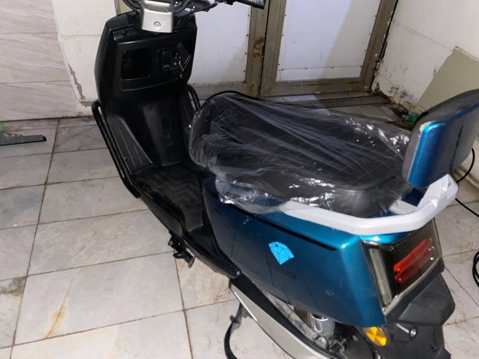 دراجه شحن للبيع نوع الدراجه شحن الماسّ دبوب الدراجه نضيفه بس بيها طخه بل كفر. اخذتها هيج  أخذتا بسعر650 رايدها550قفل العنوان البلديات الصحفين شارع 15 الرقم ***********
