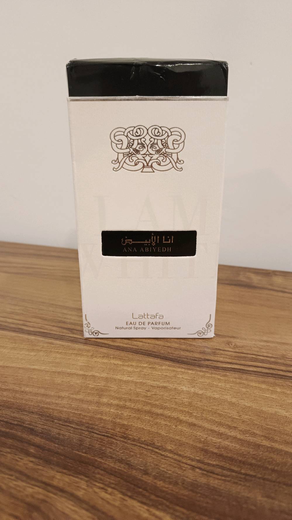 السلام عليكم عطر انا الابيض للبيع جابولي اياه وعندي منه ثنين ما احتاجه الاصلي شرط