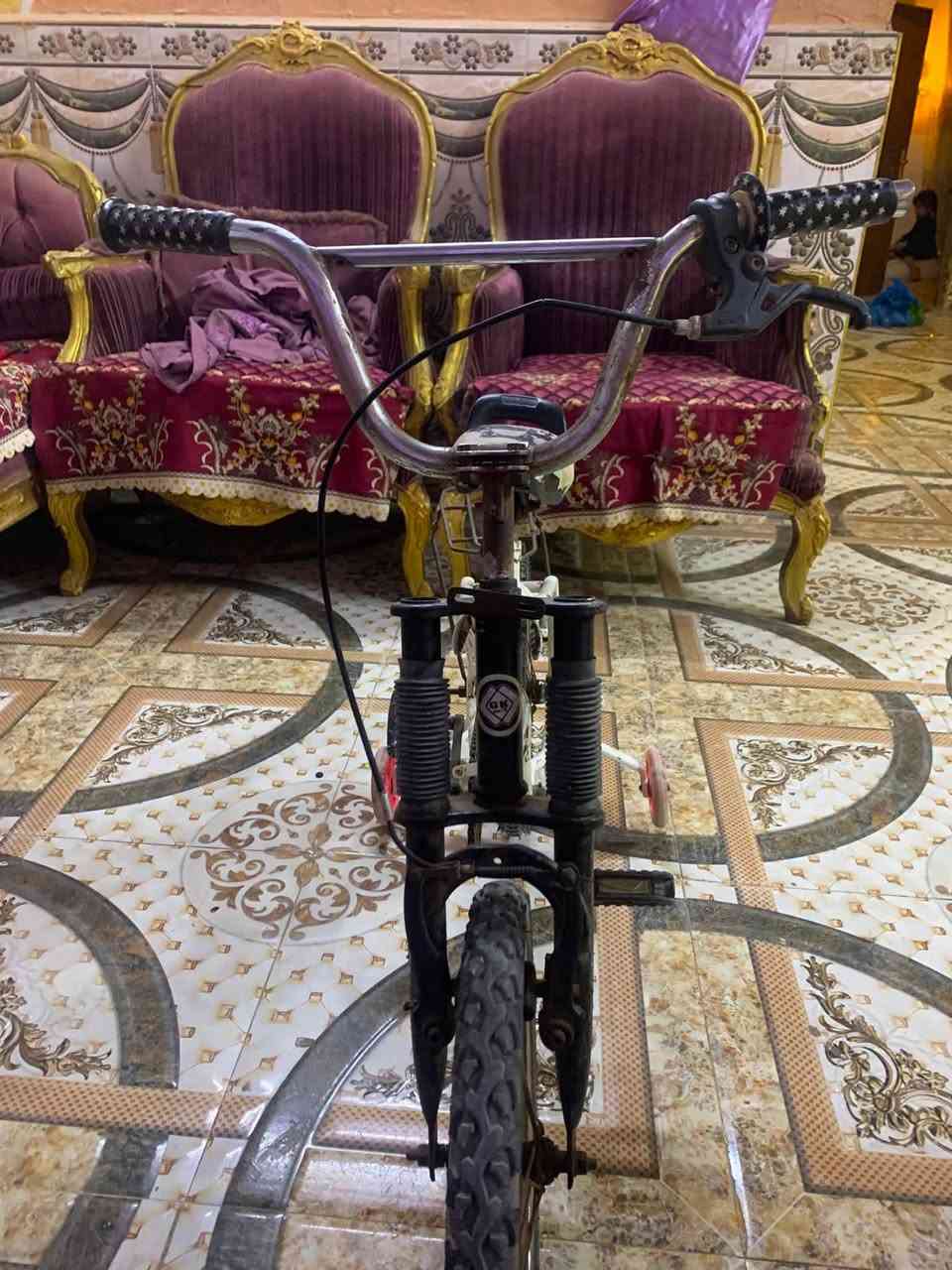 بايسكل  نضيف لسعر 40بيه مجال لعنوان زبير ***********
