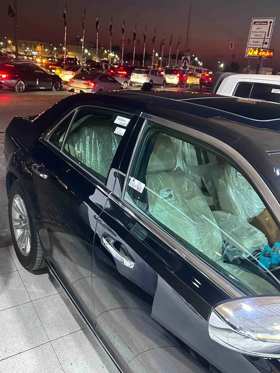 السلام عليكم 
للبيع
⚠️كرايسلر C300 🇨🇦 كندي 2016 Mi90,000
السياره كفاله عامه⁉️تبديل صبغ ضربه 
مواصفات السياره ☣️🫆فول
داخل بيجي 
ميموري كشن +بنوراما + كشنات امامي تدفئه تبريد كشنات خلفي تدفئه + برده خلفيه + تدفئه ستيرن + ستيرن كهربائي + مري قلاب + تحكم فول كشن 
جديد 🆕 رقم سليمانيه بأسم صديقي يريد تحويل او وكاله 
استفسار اكثر *********** سنويه لل٢٨ 
❌السعر الذي لا يقهر عد الكثير من الناس (255) وبيها مجال
