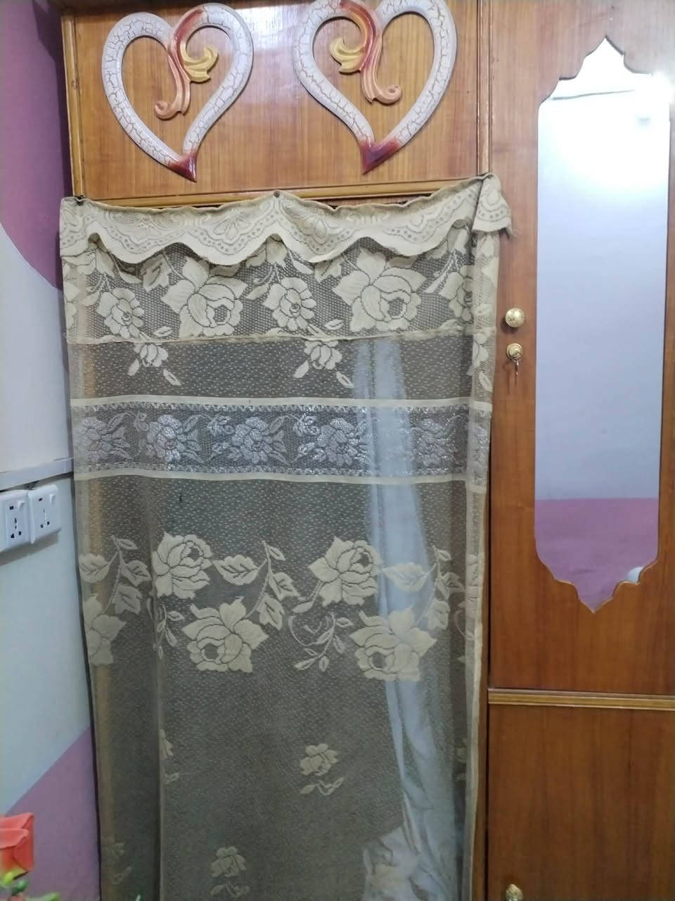 السلام عليكم غرفه اخشاب للبيع زلغ مابيهاا جديده مع دوشك جربايه لا تصال ***********
