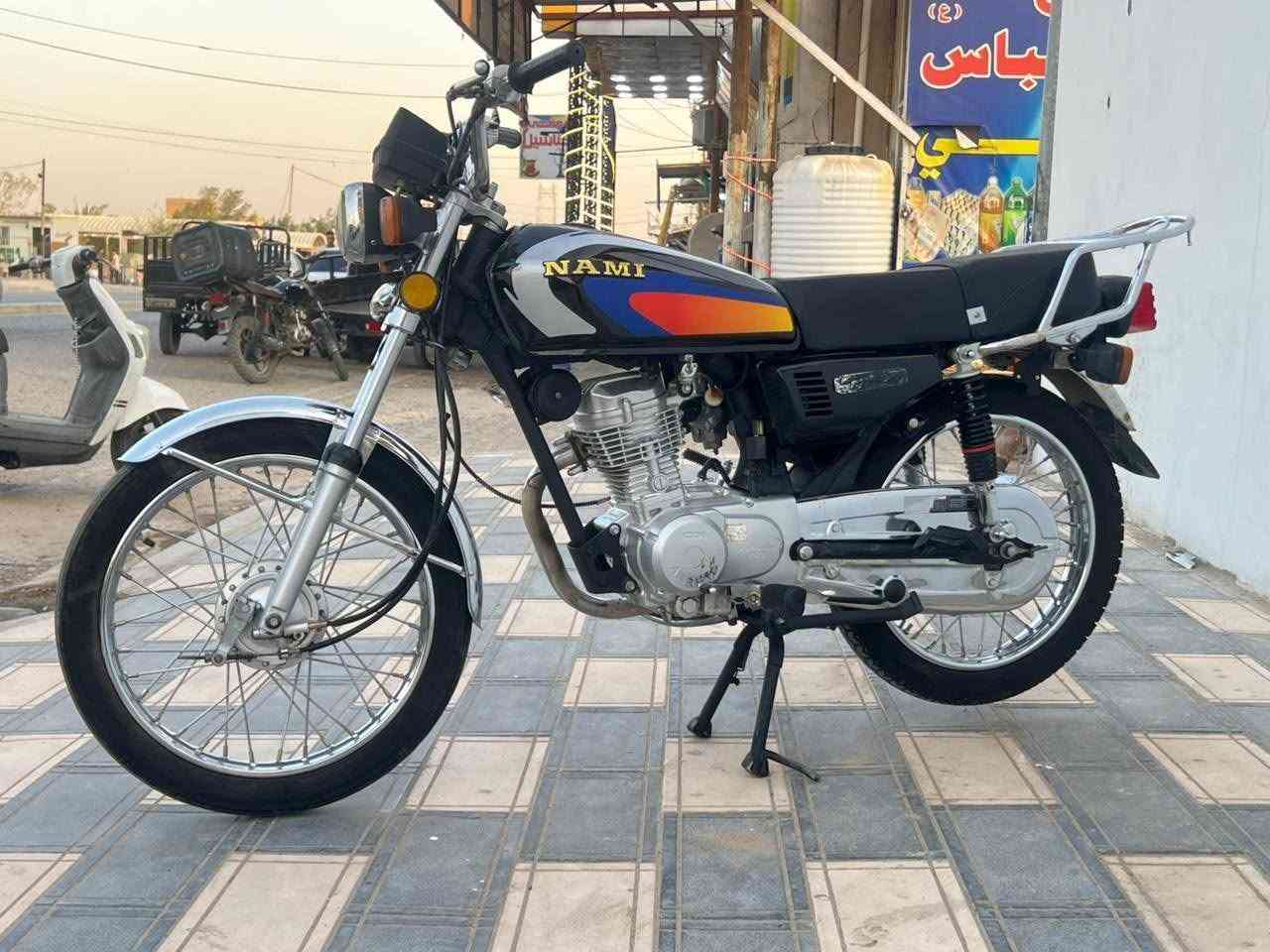اربعة كير رقم وسنوية نكليزي مداور ثاني يوم دراجة جديدة مكفولة كفالة عامة
مكينتها مكفولة برغي ما مفتوح بيها
كهربائيات كله شغاله
الدراجة باسمي
 المكان كوفة حي ميسان 
السعر ١٢٠٠ وبيها مجال للطيبين
اتصال ***********
