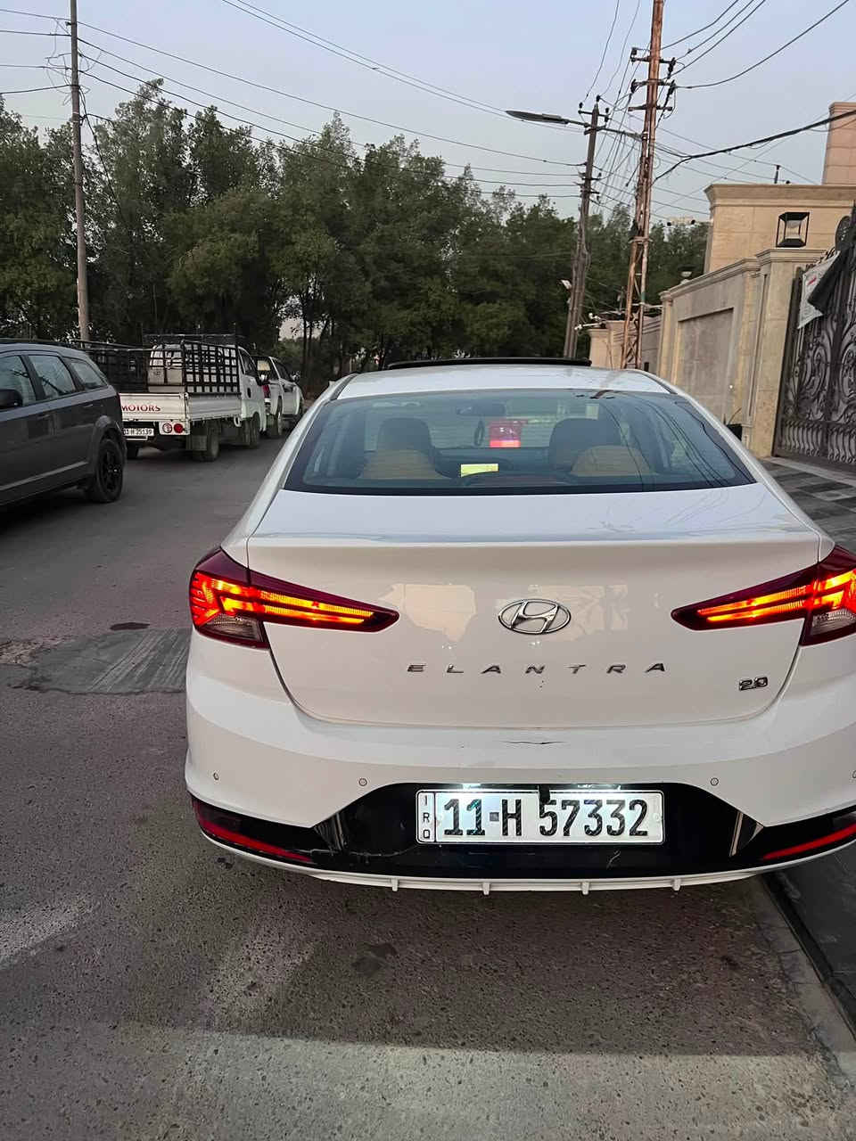 هونداي النترا
هيونداي إلنترا 2019 خليجي
سيارة ماشيه 84الف. 

المواصفات:
* فتحة سقف.
* كاميرا 
* قطعتين تبريد.
* حساسات أمامية وخلفية.
* داخلية بيجي.
لايت زراعه عدسات او اشاره 

السيارة نظيفة جداً، جاهزة للاستخدام ولا تحتاج أي مصروف،
السعر ١٤٢
📍 بغداد الجديده 

📞 للاستفسار:
***********
