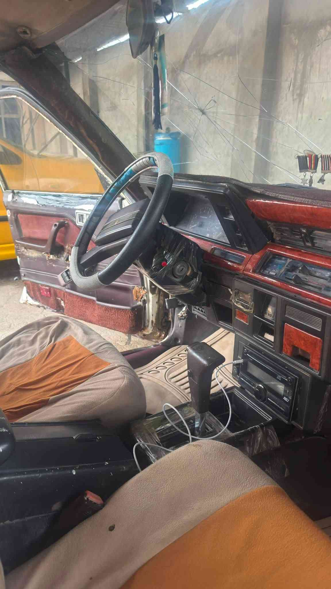 السلام عليكم سوبر 85
رقم انكليزي  ناصرية سنوية ل2030 مكينه كير كفاله مكانه ناصريه /الشطرة ‏ باتري جديد ،طخم تاير جديد , مداور ثاني يوم
رقمي /***********
