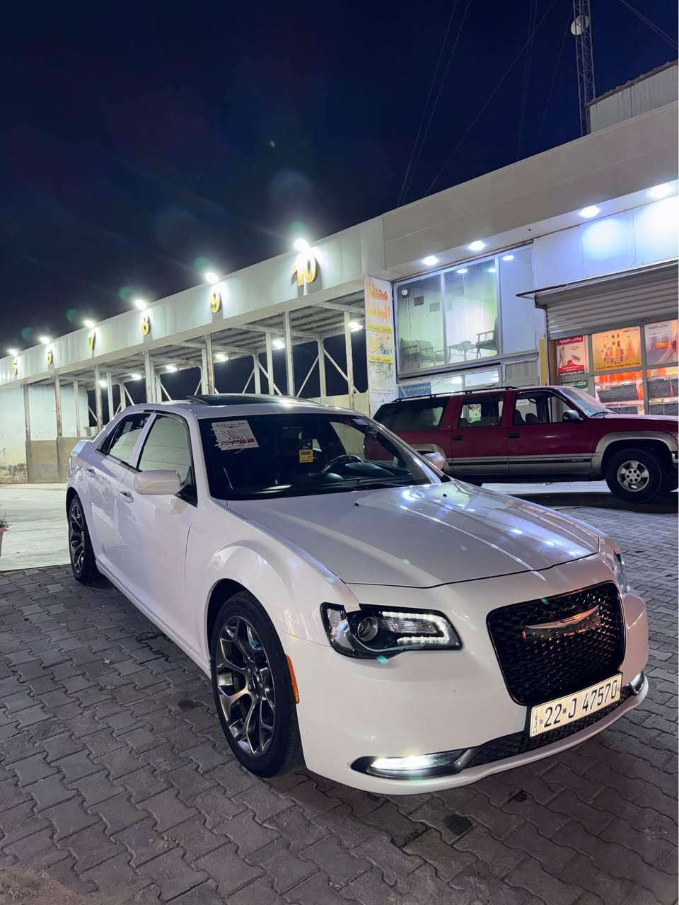 السلام عليكم
للبيع كرايسلر C300 اوباما 
2017 أصل ماشيه 130mil رقم اربيل  الدولي شرط التحويل هزه جديده V6/3600
تو ويل
وارد كندي داخله كلين ماعدا تلحيضات

السياره جاهزه من كل نقص 
حداديه تخم تاير تدفئه تبريد كله جاهز
المواصفات/
كير ماوس 8 نمر
بانوراما قطعتين
تشغيل عن بعد
كشنات تدفئه تبريد
كشنات كهرباء جلد اسود
لايت زينون عدسه
شاشه كبيره تدعم كاربلي
بصمه تشغيل وأبواب
خزن ميموري
كامرا خلفيه
ستيرن كهرباء
تبريد قطعتين
تحكم ستيرن جهتين مع مثبت سرعه
مري كهرباء
برده خلفيه كهرباء
ويل18 بلادي
باقي المواصفات معروفه
السياره جاهزه ومال جناي 
سعرها 245وبيه مجال 
مكاني بصره المشراق

‏‭***********‬ البصرة, العراق
