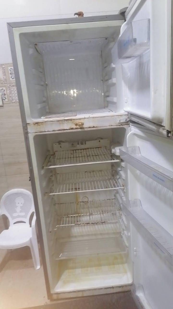 من رخصة الادمن
ثلاجه شغاله مابيها شي اريد ابيعها لان شتريت غيرها سعرها مناسب ٧٠ الف وبيها مجال
