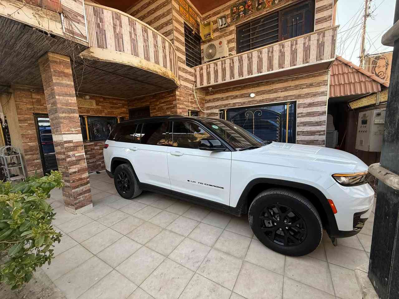 للبيع او مراوس بتاهو او لاندكروز 
جيب ٢٠٢٤ 
٧ راكب رقم اربيل باسمي  بيها كتاب تضليل 
فول عدا الفتحه مكينه ٣٦٠٠ 
حادث بابين جهة السايق مبدلات نفس لون بدون صبغ صور الحادث بالمنشور 
قماره مغلفها فابلون للجماليه
سياره حلوه وجاهزه جديده جدا ماشيه ٢٤ ميل 
مكاني بغداد الكرخ 
***********
