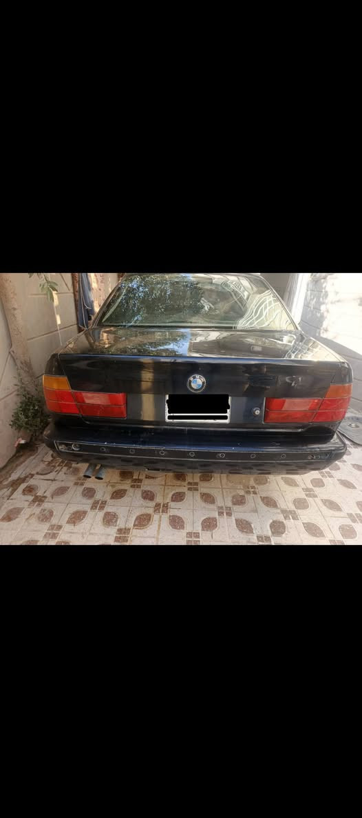 BMW
525
سياره مابيه اي نقص بس غرفتهه تعبانه 
السعر ٣٥ ورقه وبيهه مجال 
***********
