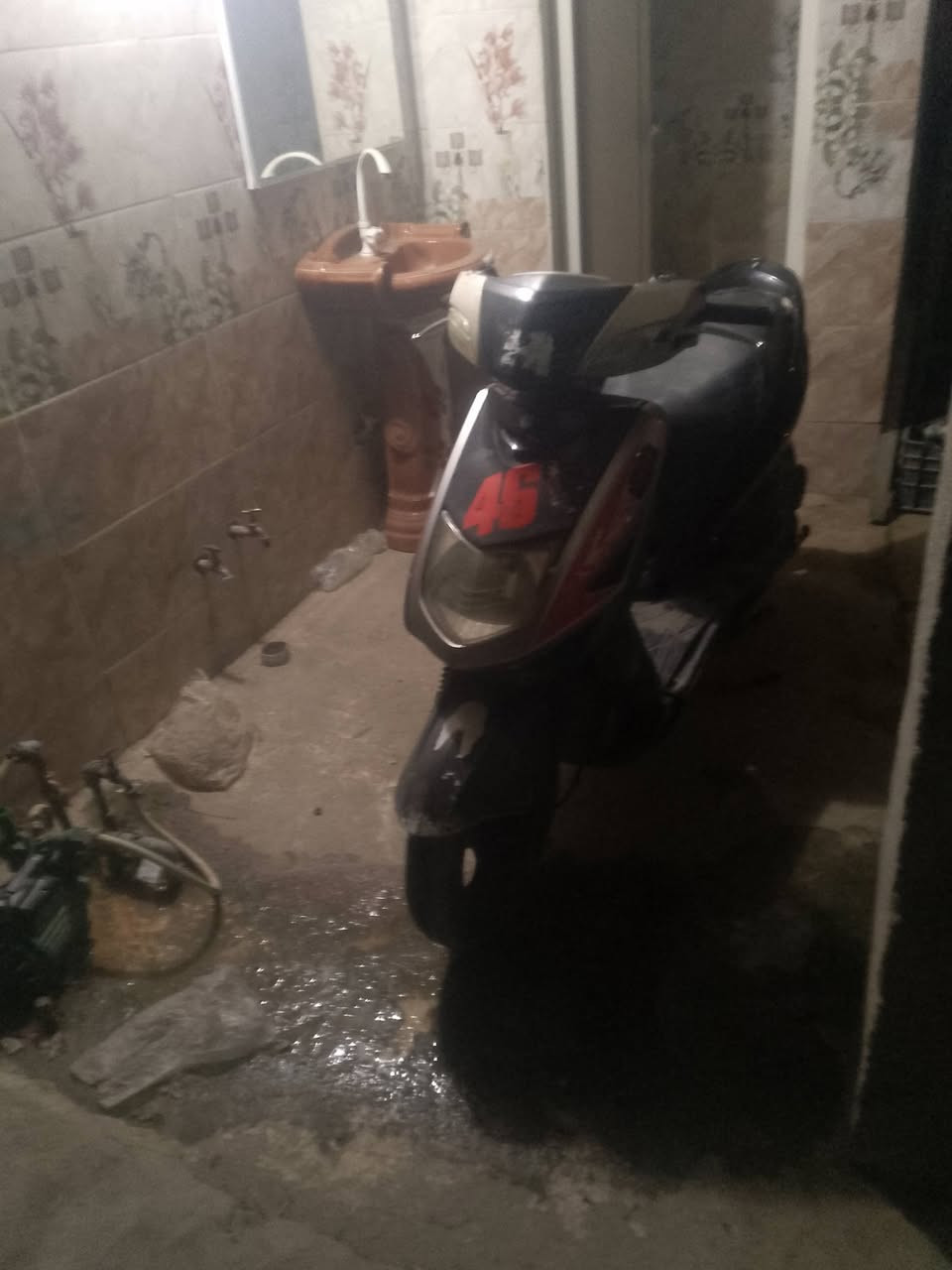 سلام عليكم دراجه سكنس نثيه البيع دراجه كاملة وتشغل سعر 250وبيه مجال رقم***********المنطة الصلاح مقابيل بوب شام
