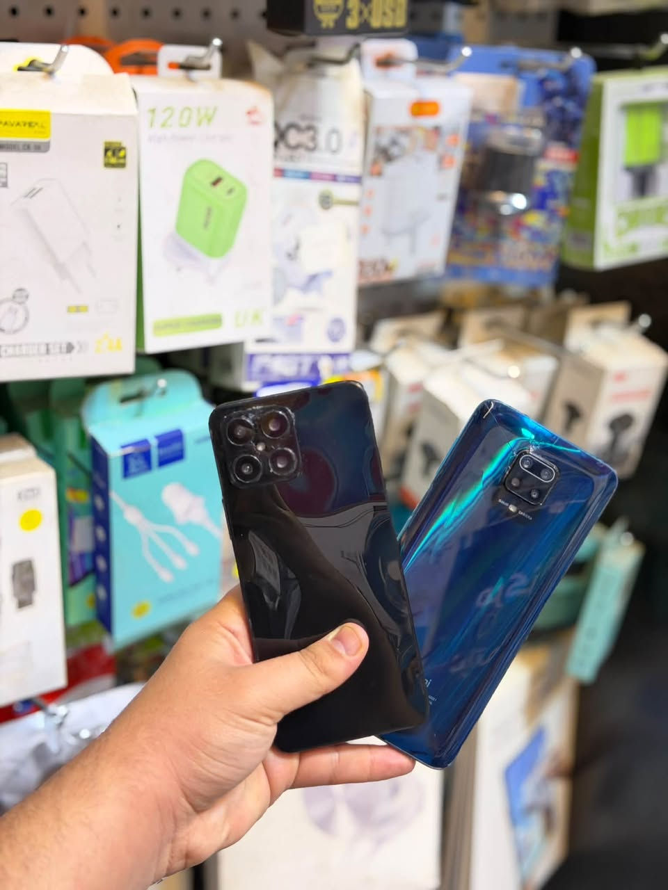 السلام عليكم اجهزة مستعملة
هونر X8  الذكرة 128G +6G
مستبدل شاشه اصليه وكاله فقط
بدون ملحقات سعر 120 الف
بدون مرواس فقط بيع
_______
ريدمي نوت 9s ذاكرة 128G+6G
مستبدل شاشه اصلي وكاله فقط مع فطر صغير جداً في الضهر
ااسعر 100 الف فقط
بدون مراوس فقط بيع
مع كل جهاز هدية مقدمة من داخل المركز❣️
عنوان المركز كربلاء حي المعلمين 
فقط واتساب 
***********

نص مكتوب في الصور:
- حول الهاتف MagicOS 7.1 اسم الجهاز HONOR X8 الموديل TFY-LX2 رقم الإصدار 7.1.0.296(C185E7R2P4) GPU Turbo إصدار MagicOS 7.1 إصدار الأندرويد 13 IMEI 861682051593799 861682051623802 المعالج المركزي Qualcomm Snapdragon 680 ذاكرة الوصول العشوائي ٦ غ.ب + ٢ غ.ب (HONOR RAM Turbo) وحدة التخزين الداخلية المساحة الفارغة ١٠٥,٧٨ غ.ب الإجمالي ١٢٨ غ.ب
- حول الهاتف اسم الجهاز Redmi Note 9S التخزين مستخدم ٢٣,٠ جيجابايت ١٢٨ جيجابايت MIUI Global 12.0.6 مستقر (QJWMIXM) 12.0.6.0 QKQ1.191215.002 10 مستوى رمز تصحيح أمان Android 2021-03-01 جميع المواصفات النسخ الاحتياطي والاستعادة اعادة ضبط اعدادات المصنع إصدار MIUI MIUI Global 12.0.6 مستقر تحديث إصدار MIUI إصدار Android