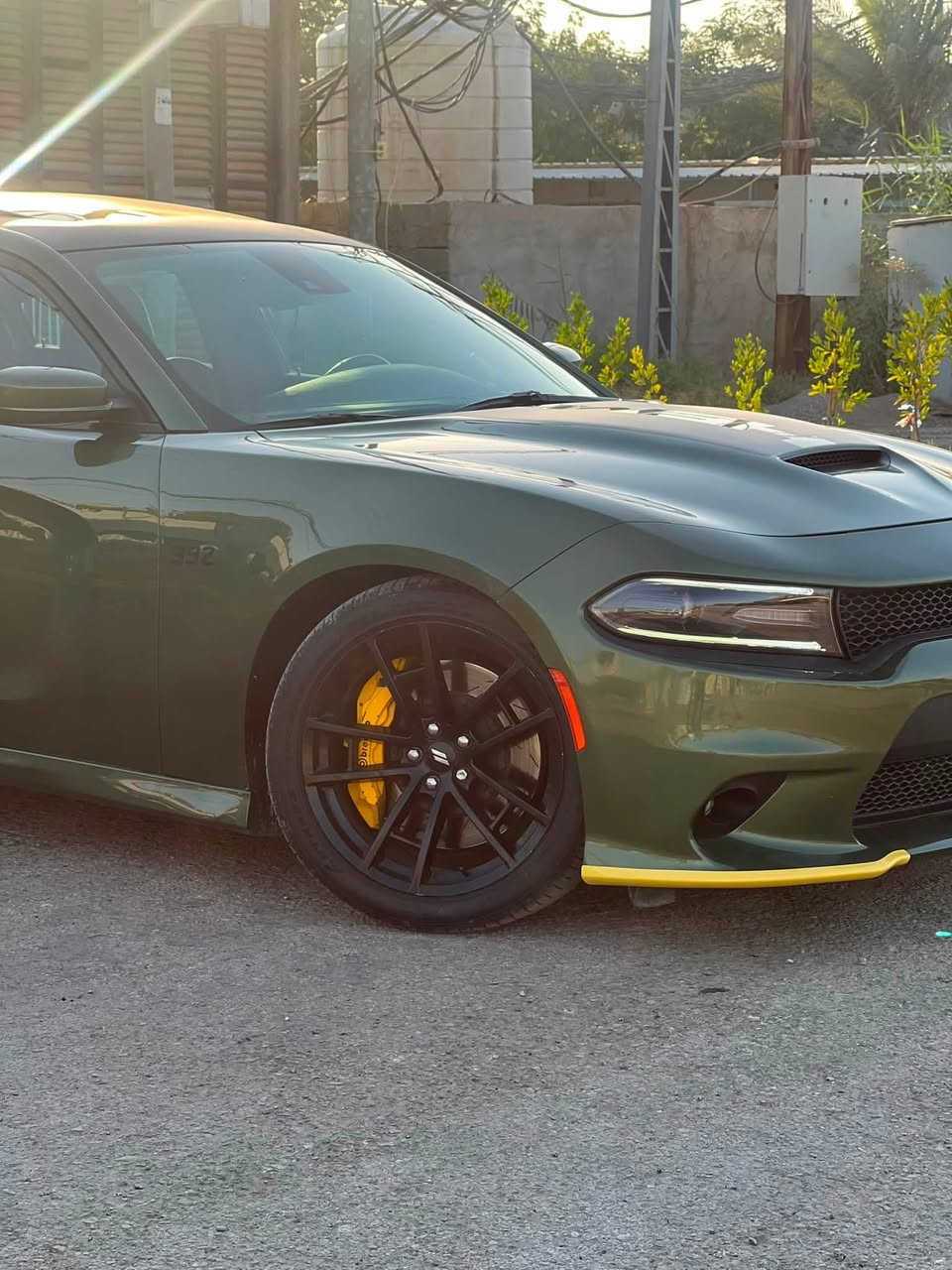 � للبيع دودج تشارجر دايتونا 392 سكات باك 2018 🔥
لون زيتوني مميز جداً ✨

▪️ محرك 6.4 HEMI V8 (392)
▪️ فل مواصفات
▪️ فتحة سقف
▪️ رادار أمامي
▪️ تبريد وتدفئة للمقاعد
▪️ مقاعد ميموري (ذاكرة)
▪️ حساسات خلفية
▪️ ممشى 51 ألف ميل فقط

السيارة بحالة ممتازة جداً،كشر الوكالة ومقفول عدا طخة خفيفة بالجاملغ الأيمن، والتعديل احترافي. المحرك والجير والشاصي بحالة ممتازة.

🔹 وارد مياه امطار
🔹 الوسائد الهوائية سليمة
🔹 رقم بغداد مميز 20083

سيارة مميزة للمستخدم أو الهاوي الباحث عن قوة الـ 392 وشكل الدايتونا الرياضي مع المواصفات الكاملة.

الفحص على المشتري، والسيارة جاهزة للكشف بأي مكان

للاستفسار الاتصال بالرقم ***********
