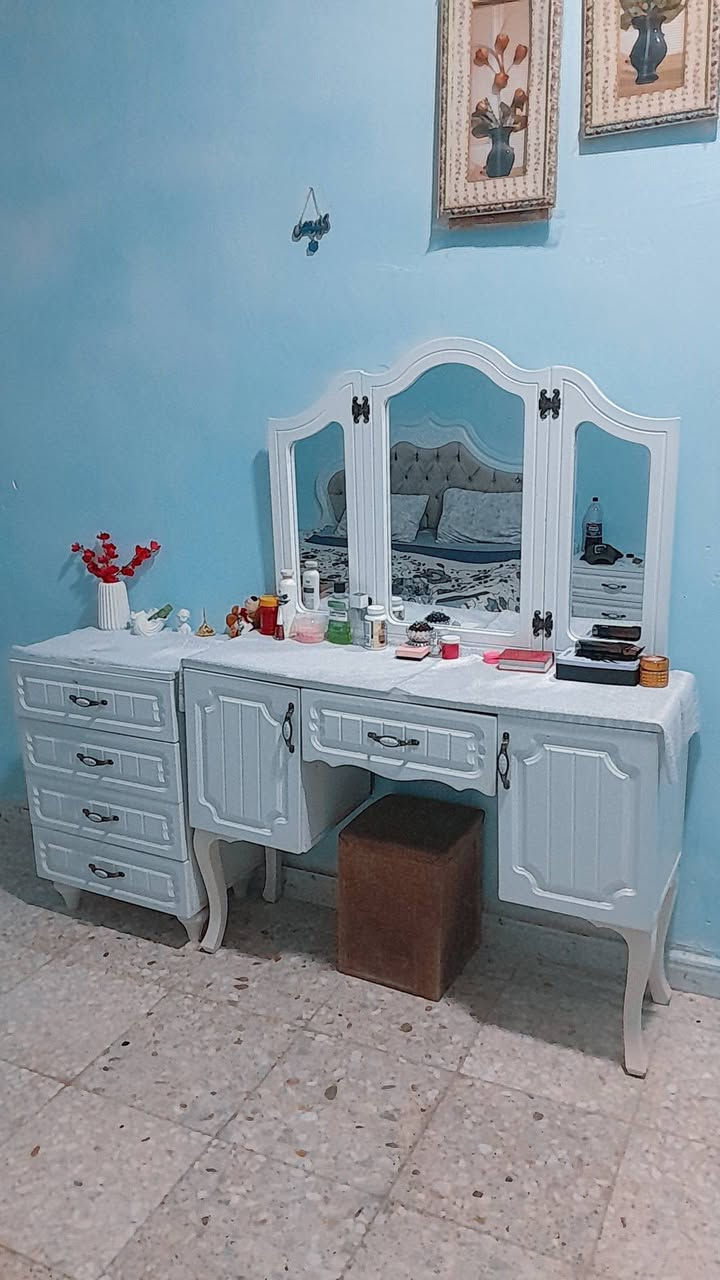 غرفه نوم مستعمله للبيع
مكانها بغداد شارع حيفا 
***********
سعرها 650
