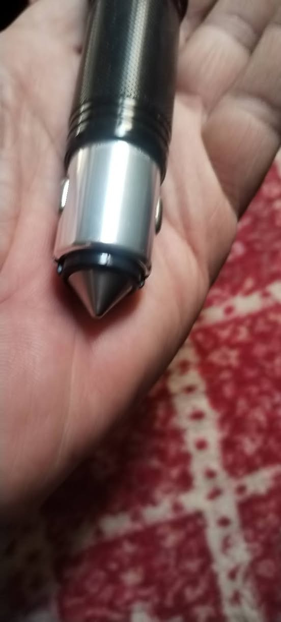 لايت شحن يشحن على الجداحه مال سياره ٢٠ قطعه اللي يفيدنا يدفع سعر *********** 
@
