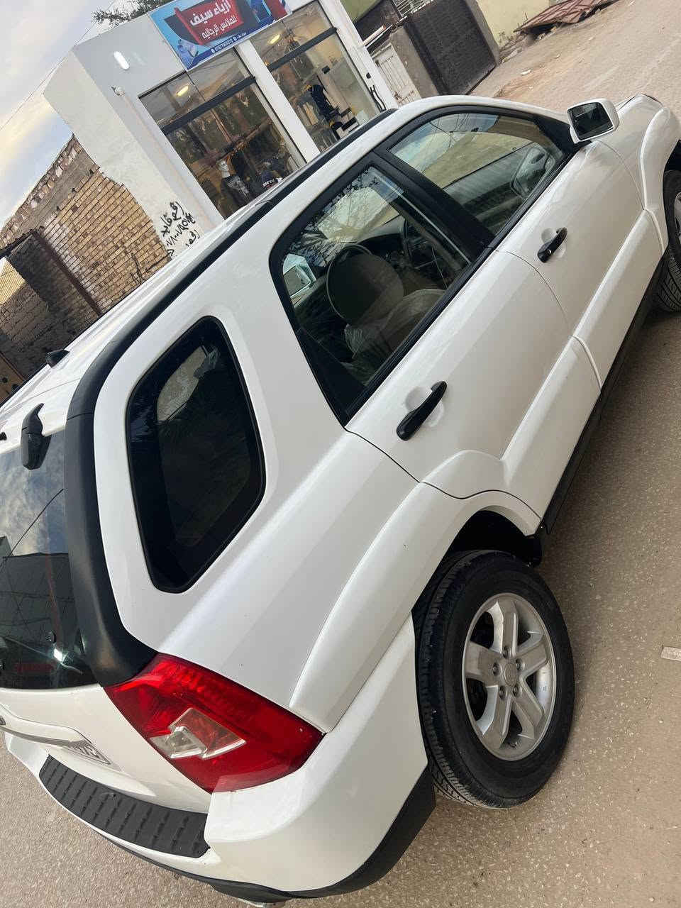 السياره كلش نظيفه على ايدي ماشيه قليل  وسنويه جديده باسمي سبورتج ٢٠٠٩
تبريد ثلج حداديه تخم تاير كلشي جاهز
سياره فقط بيه بنيد رشيته لان جان بي شويه جرد وربع شبر بارد جاملغ الايسر ١١٠ وبيه مجال للشرايي  ***********
