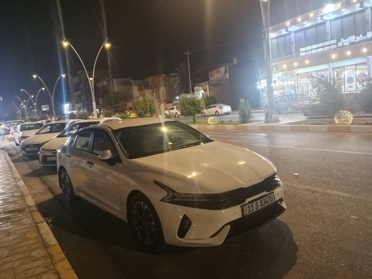 كي فايف خليجي موديل 2022 
مكفوله من الضربة والصبغ وتبديل والفتح 
ميكنه 2000 دوش 
رقم بغداد بسمي فول مواصفات عده بانوراما 
بصمه تشغيل وتشغيل عن بعد 
بصمه جنطه بصمه بيبان جنطة ذكيه 
مري شفط اشاره بالمرايه ترحيب 
حساس امامي وخلفي 
لد امامي وخلفي 
كامره وشاشه بلادي 
تبريد لمس قطعتين تبريد 
مكان السياره ناصريه مركز 
***********
