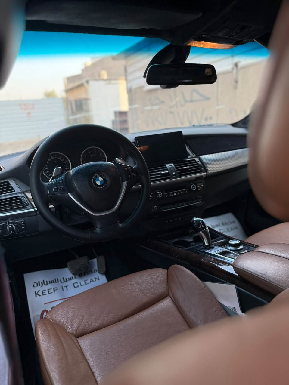 السلام عليكم bmw x6
موديل 2009 البيع او مروس 
سيارة فول الفول 
مكينه كير لكزاز 8سلندر 
سيارة مكفول من ضرب 
بية صبغ جملغات امامي اثر شخوط هنا فايبر كلاس 
السعر 105
مكان بغداد 
رقم ***********
