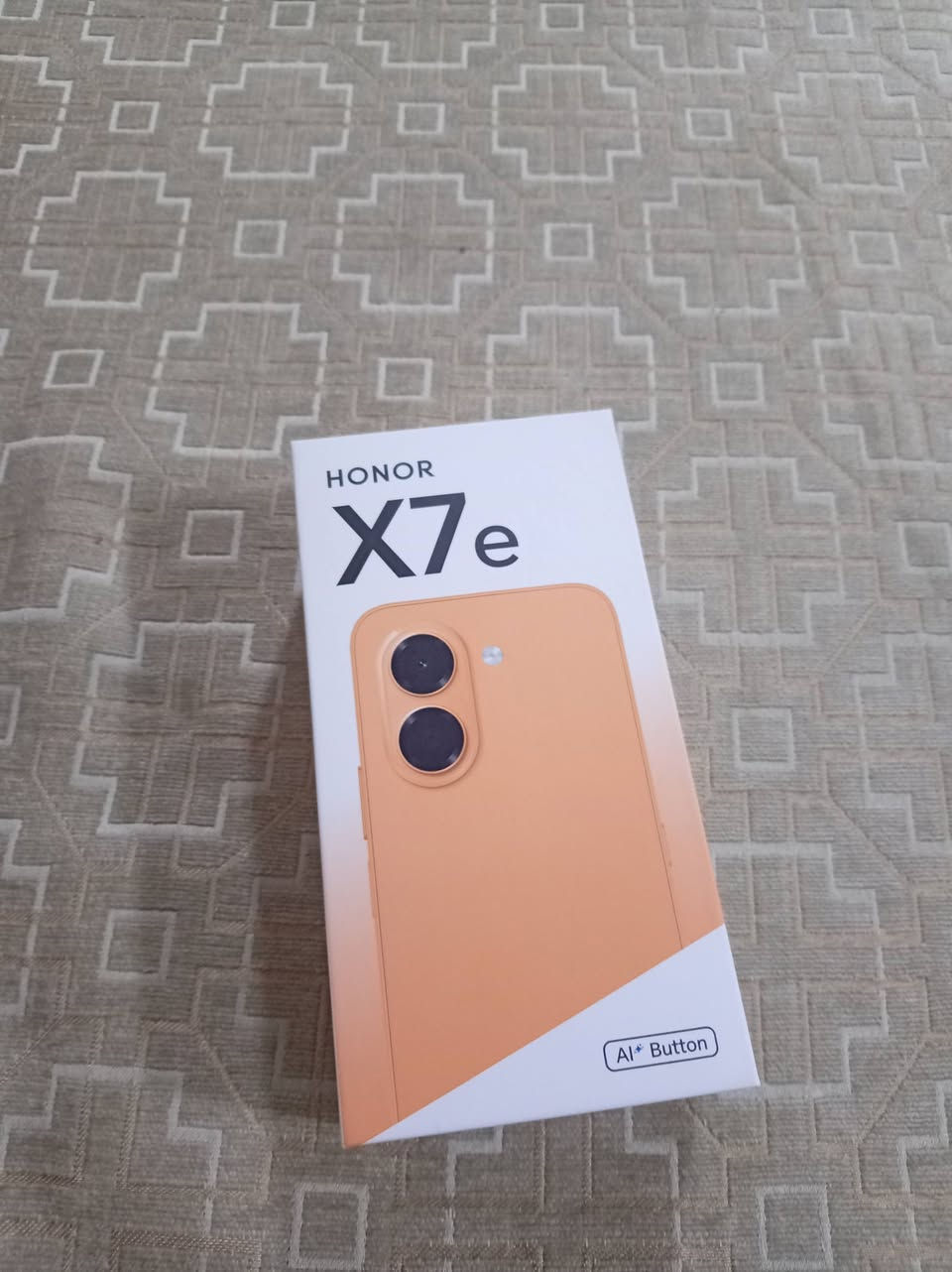 سلام عليكم موبايل هونر X7e 
صار شهر من اخذتو 

ضمانو موجود بعد سنه 

سعر 260 

***********

نص مكتوب في الصور:
- حول الهاتف اسم الجهاز HONOR X7e المعالج المركزي MediaTek Helio G81 Ultra ذاكرة الوصول العشوائي ٦,٠ غيغابايت ٦,٠+ غيغابايت Honor RAM Turbo البطارية mAh 7500 دقة الشاشة ٧٢٠ × ١٦٠٤ وحدة التخزين الداخلية المساحة الفارغة ٢١٥,٣٤ غيغابايت الإجمالي ٢٥٦ غيغابايت الموديل LAB-LX2 رقم الإصدار 10.0.0.208(C185E9H1) GPU Turbo إصدار مخصص MC185R202P1 إصدار MagicOS 10.0 إصدار الأندرويد 16