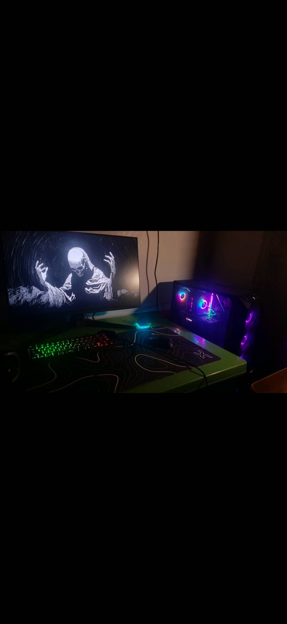 3060 ti gaming x msi 

I512400f 

16g ddr4 3600hz crossair

B660 msi 2 slots of ram

Case color master td500 mesh black

256g m.2 nvme

1t hrad disk

الملحقات

Keyboard k552 reddragon

Mouse attack shark x 6

ما ابيع قطع كامل تجميعه والملحقات فقط

مليون ٩٠  

مكاني بغداد حي الجهاد وماعندي توصيل