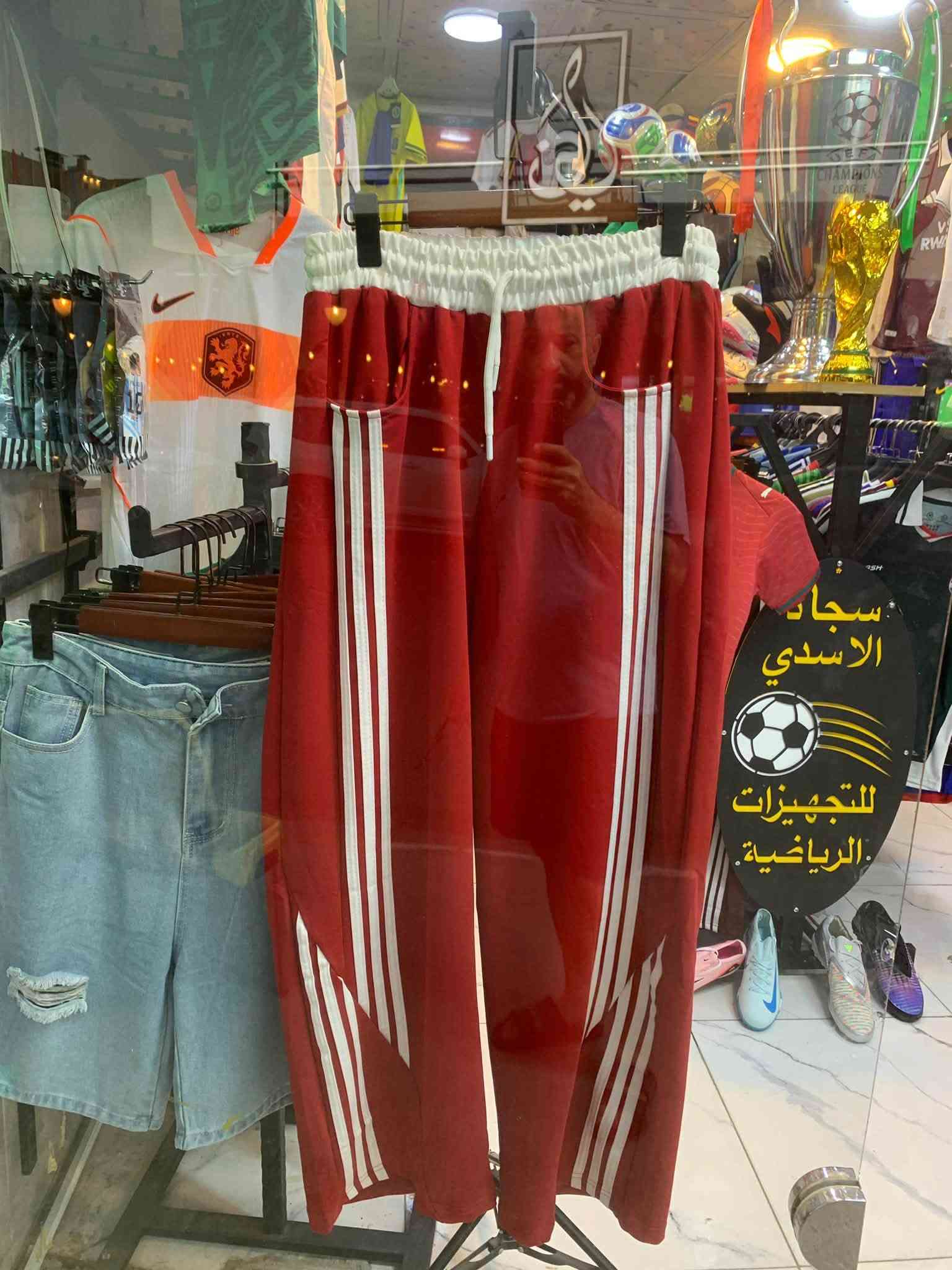 سلام عليكم علئ بركة الله تم افتتاح الاسدي لاجهيزات الرياضيه في زيونه 710 نهاية شارع مدرسة الجواهري مقابل كوفي ناي اي شي تحتاجون احنه بخدمتكم من تحهيزات رياضيه هاتف ***********
