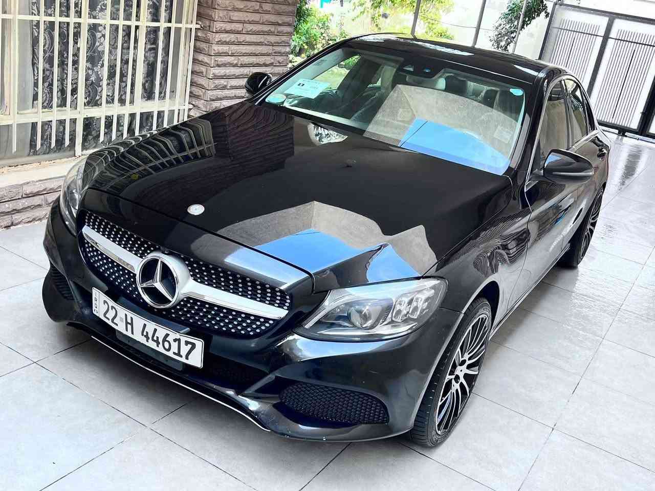 التفاصيل كلهه مذكورة وسونارهه موجود وصور حادث امريكا وينهم الكشاخه
مرسيدس c300 2016 

               محرك 2000 تيربو

                  ماشية 190 

- *القوة الحصانية*: 241 حصان  5500 لفة 

- الكير اوتوماتيك 7 سرعات 7G-TRONIC

- الدفع: خلفي RWD 

- التسارع: 0-100 كم/س خلال 5.9 ثانية

- الاضاءة: LED كاملة امامي وخلفي + زينون بالفئات العالية

- *السقف: بانوراما اختيارية

- الحساسات*: امامي خلفي + كاميرا رجوع

- الشاشة*: 7 انج COMAND مع بلوتوث و AUX و USB

- المقاعد*: جلد كهرباء + ميموري للسائق 

- المكيف*: دبل زون ديجيتال

-الصوت*: نظام 9 سماعات 

- مثبت سرعة + بدالات خلف الستيرن Shift Paddles

- بصمة تشغيل و دخول ذكي وترحيب

- نضام امان : 7 ايرباك

- نظام مراقبة النقطة العمياء

- نظام تحذير الخروج من المسار

- ستيرن سبورت + تعليق رياضي

داخل خشب فخم+كروم اكثر

سونارهه موجود بل منشور وصور الحادث مال امريكا 

السعر 170$وبيهه مجال للشراية 

واذا اكو مراوس هم يرهم  

عنواني ديالى تقاطع الوجيهية 

رقم الهاتف فقط وتساب ***********

رقم الاتصال ***********
