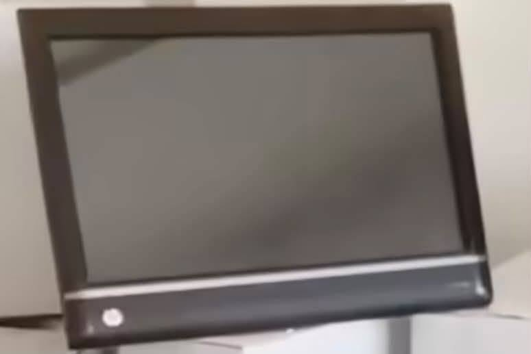 جهاز حاسوب متكامل اول ان ون كيس بداخل شاشة
متعدد الاستخدام

 الذاكرة ٥٠٠ كيكا رام ٤ كارت شاشة ٥ كيكا معالج cori3 

من شركه Hp حجم شاشه ٢٤ انج فول hd

مع منفذ هيدفون

 مع كاميرا 

مع منفذ سماعات

مع منفذ لانLan

 مع فلاتر الوان لحماية سلامة العيون

 مع اكثر  من منفذ usb

 مع منفذ hdmiامريكي

 مع منفذvga

 مع منفذ Rs

يستخدم   لبرامج الحسابات لشركات السياحه لبرامج الوورد االاكسل الجداول لبرامج التواصل الاجتماعي لبرامج الرسم  تكدر تربطها على بلازما وتكدر تربطها على طابعه 

يستخدم للالعاب ولبرامج مزادات السيارات والاستوديوهات والمطابع ومحلات الاستنساخ والعيادات ولغيرها

 من فئه رجال الأعمال يتحمل ضغوط العمل لايام متتاليه

 All in one كيس بداخل شاشه لمس جدا سريع موصفات 

السعر 100الف مع كيبورد وماوس هديه ً

***********
