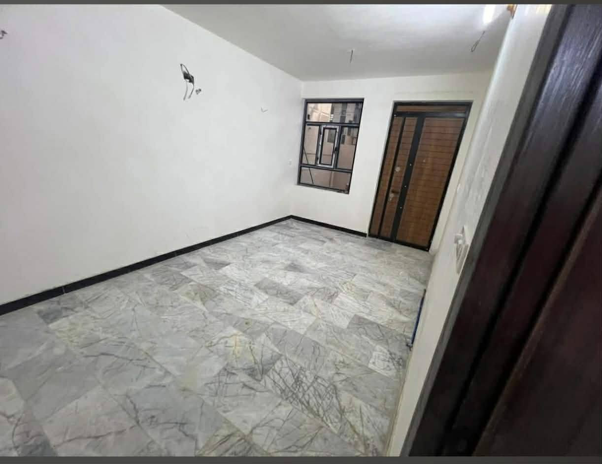 للبيع ✅طابق ونص🏠
الموقع حي الاعلام قرب مدرسه التعاون 
بيت للبيع المساحه  100متر للبيع 

يحتوي على 2غرف نوم / +صاله الخطار /

حمام ارضي  + حمام طابق اول :

حوليه كبيره مفتوحه /

مطبخ حار ⏲️🧑‍🍳✅

  

🚪 ابواب كلها تركي ✅ +باب صاله قاصه ✅

***********📞

***********📞

*********** وتساب ☎️
