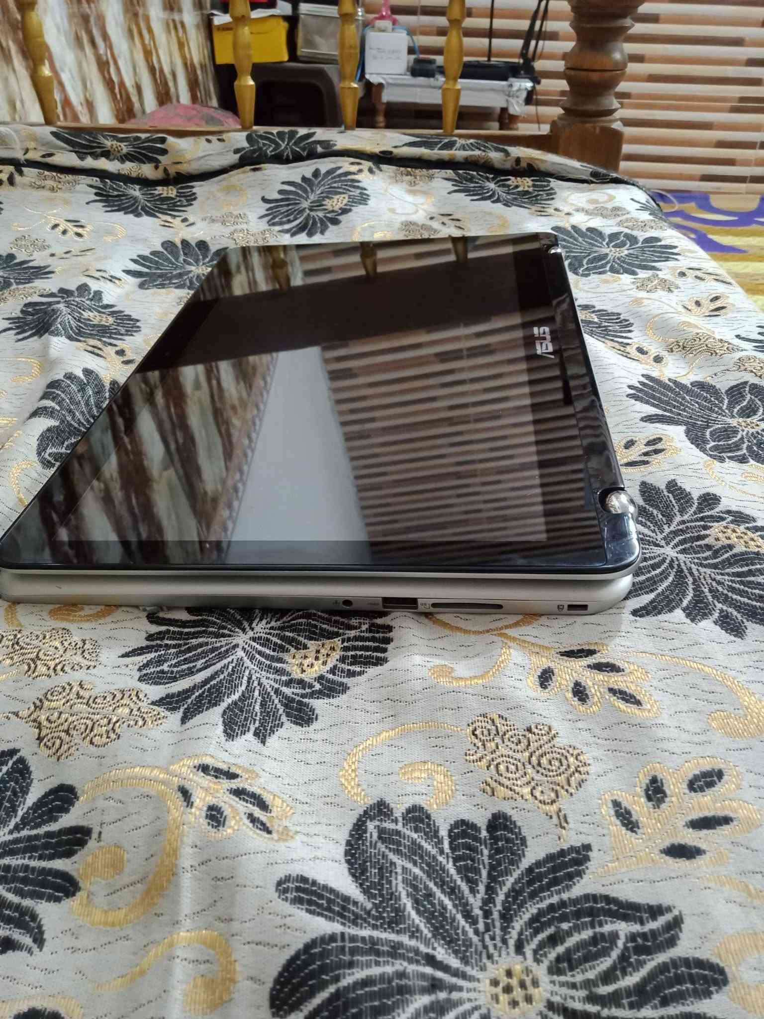 لابتوب مكتبي asus شاشة لمس نظيفة جدا
- الرام 8G 
- الهارد 256 ssd 
- المعالج intel core i5 7th Gen 
- كرت الشاشة  intel  hd graphics 620 
- شاشة لمس 
- بصمة للدخول 
- كفر المنيوم بارد جدا 
- شاشة كبيرة 
- دقة عالية 
- استخدام مكتبي وتصفح
- تدعم البلوتوث
- منفذ للسماعات السلكية
- كاميرا امامية 
- اضاءة مع الكيبورد 

تجربها وتفحصها اسبوعين واذا ماتعجبك ترجعها ومتوفر توصيل داخل بغداد

- مع العلم مكان صغير بالواير مال الشاحنة بالغلاف مشلوع مثل ما موضح بالصور 
- نظام التشغيل الي استخدمه لينكس بحكم عملي اذا تريد اغيرلك النظام ماعندي مانع او اذا تحب انته تاخذها وتغير وتنزل ويندوز 10 لانه ماتدعم ال 11

السعر : 250 الف وبيها مجال قليل
