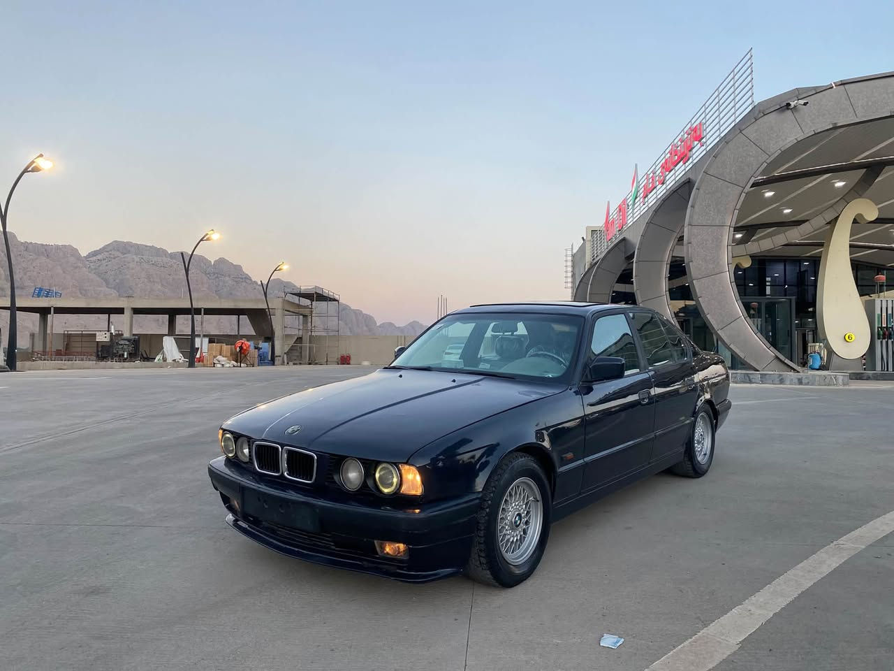بەناوی خوا , BMW مۆدیل 91 کراوەتە 95 ، نیلی ، مەکینە 520 گێڕ حادی کلاج ڕادیس 🚀لە قوەت بێزارە ، ئاڕم پلاستیک هەولێر ئاڕموو ئەوەلیات و پلێتی ئەسڵی و موس و بڕاوەو لێدرانیش بەشەرت ، تازە کورە کراوە بۆ جوانی چاڵو قوپی نیە ، گێڕو مەکینە ئەوروپی هەڵمیشی نیە کارەبای و تەقەو ڕەقە هەموو گیانی بەشەرت ، 4 تایەو ویل حەسیر لۆک ، پێش گەورە , تەحدید سرحە ، لایت ئەڵقە ، دەحامی Mسپۆڕت ، جام کارەبا ، کوشن پەڕۆو جڵدی بیلادی ، فۆڕمیکا ، بەگ لایت سەر سپی ، جامی پێشێ نوێ ،  ، سەرە گزۆز M , زۆر شتی تر بەس ماشەڵڵای دەوێ ماڵەکە وەسفی ناوێ خۆی دەدوێ ، نرخ (37) گەڵا مەجالێکی برایانە  شوێن (ڕانیە) (*********** )
