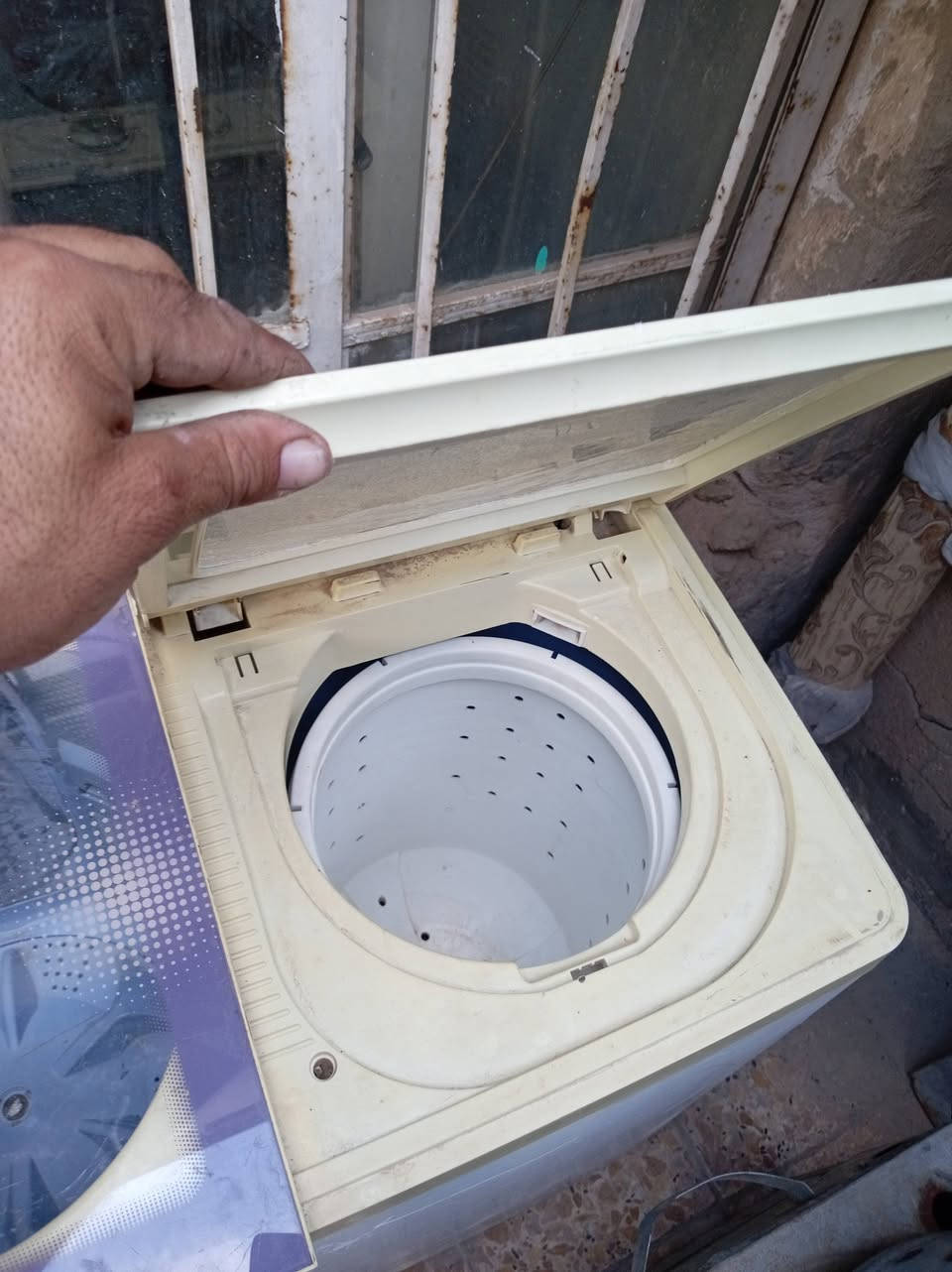 السلام عليكم
أغراض للبيع
مكاني الجريخي خلف معرض الريتاج لسيارات *********** هذا
