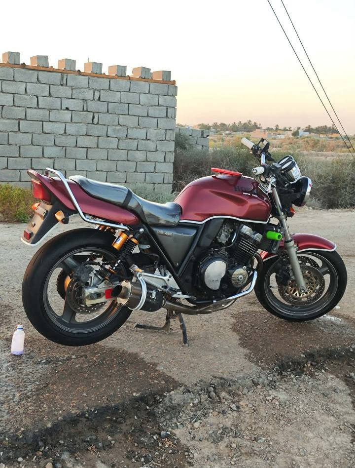 سلام عليكم دراجه سيبي فور 400 جيل الاول اوراق اصولي  مكينه كفاله عامه برغي ما مفتوح بيه مكاني شطره دراجه جديده معنه الكلمه مستعجل عليه سعر 15 ورقه وبيه مجال لشراي هاذه رقم الهاتف *********** مكلف بنشر
