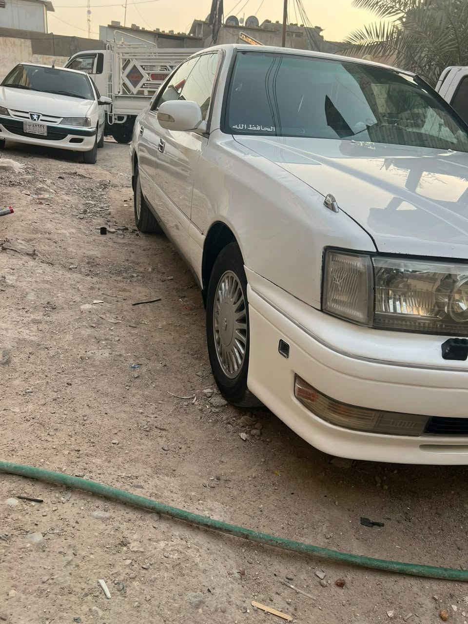 سلام عليكم راس الثور للبيع سياره جديده بيه بس بارد بل جاملغ الخلفي اليمن قليل بارد قليل كلش الباقي مكفول كفاله عامه لا ضربه ولا لحيم صبغ بس الدعاميات سياره جاهزه من حداديه تخم تاير تبريد ثلج كهربائيات كله شغاله عله وضع الشركه حته السيرفز شغال من يصير خلل بل سياره يشتغل سيرفز مكينه ففتي جديده كير شرط رقم بصر شرط التحويل سنويه لل 29  سعر 92 وبيه مجال للستفسار التصال عله الرقم ***********
