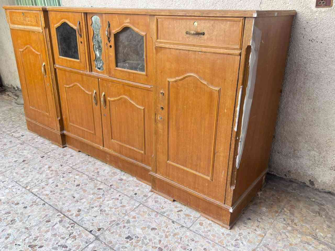 بوفيه للبيع نظيفه السعر ١٥٠ وبيهه مجال للتواصل على الرقم ***********

