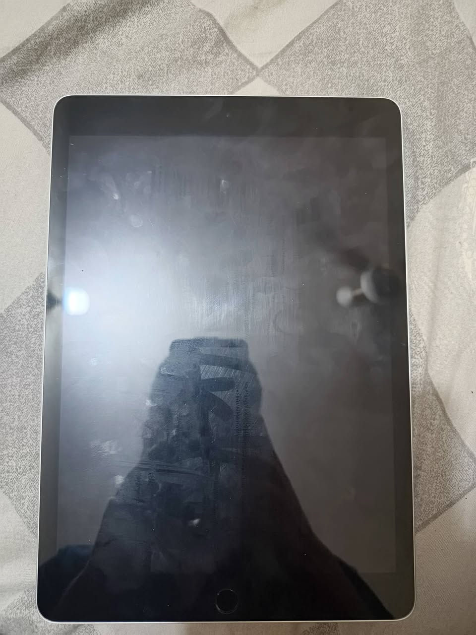 ايباد ابل 9 نضيف ذاكره 256 استعمال قليل ويا كارتونته وشاحنته
ما مفتوح ابد 
للاستفسار *********** واتس
