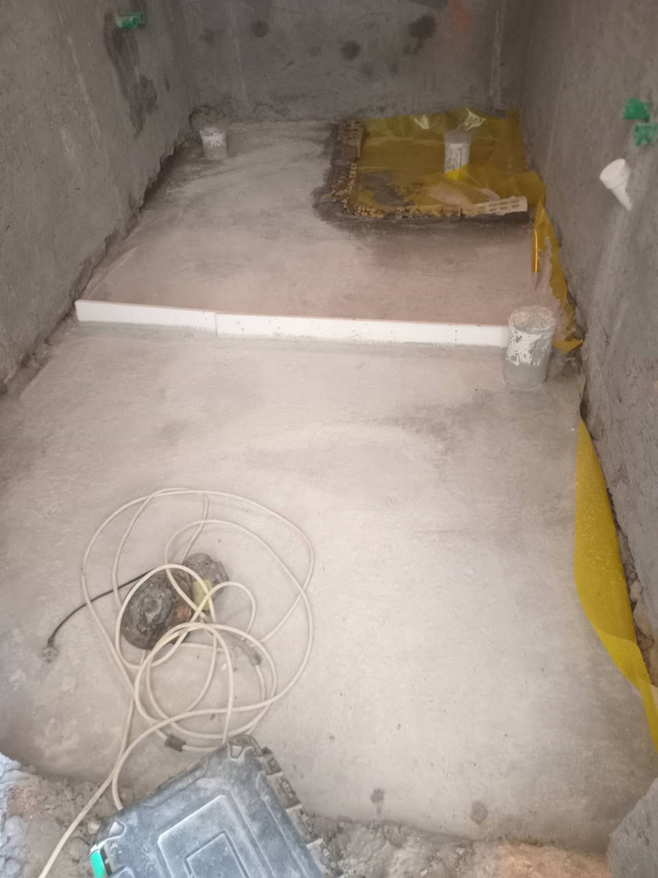 المانع للرطوبة الروف كوت Roof Coat
Waterproofing

حيدر للعوازل.   ***********
