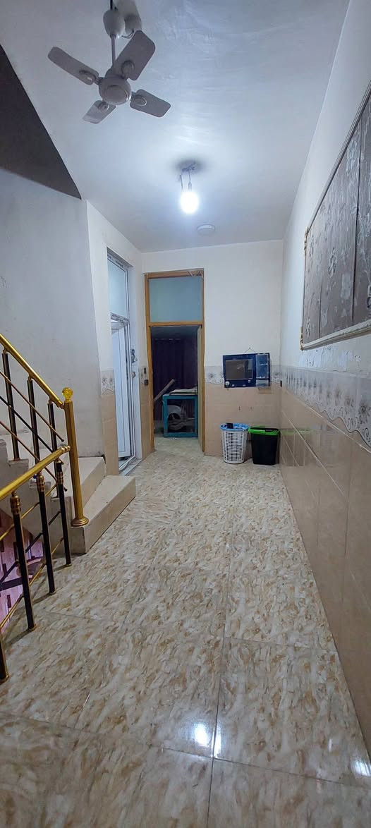 دار للبيع طابو صرف
مساحه 160متر
يحتوي على شقه
مع محلات 
يحتوي على 
اربع غرف نوم
استقبال
هول
مطبخ
حمامات 2
صحيات خارجيه 1
بناء حديث ديكورات جبسن بورد
اشراف مهندسين 
كهربائيات بوري دفن 
وايرات حراري الفنار
ماء دفن خلاطات تسكا دفن 
كامرات 
سبالت دفن يعني للسطح ومأسس
بناء 2020 درجه اولى 
قرب مدرسة النصر 
قرب الجنسيه ومدرسة البهاء المتوسطه 
تبليط كافة الخدمات 
مع الاثاث او بدون اثاث 
(((دار نبيل ابو الانشائيه))) 

***********
واتساب 
***********
