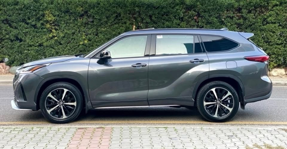 TOYOTA Highlander XSE AWD 2022
💢نوع سيارة:- تويتا هايلاندر  XSE
💢حجم محرك:- ٦ سلندر مرغوب ٣.٥ 🚀
💢ماشية:-52كيلو متر 
💢موديل:- ٢٠٢٢
❌ضرر او او حادث سيارة:- نص جاملغ خلف و ربع باب 
بدون دواخل💯
ارباك:- كلة سليم كلة بلادي💯
❌گير و محرك و كهربايات بشرط 
سيارة رقم اربيل كولشي جديد هه زه فحص مرور جديد  بسمه جاهز 💯
📍مكان سيارة:- اربيل 
☎️رقم تليفون:-  ***********
*********** whatsapp موجود 

سلايت،بصمه ، تشغيل عن بعد، راداراتا مامي و جانبي و خلفي و نقطه عمياء، دبل اكسل 4*4
٧ راكب ٣ مقعد ، تبريد مركزي
كشنات امامي تدفئة و كهربائي ستيرن هيتر
وضعية قيادة(Eco-Normal-Sport)
داخل سيارة احمر بلادى
صندوق شفط ، كاميرة خلفية ، شحن وايرلس ، بريك كهربائي
بيبان خلفي بيها بردات
‏ Auto Hold
‏ Auto Start/Stop
بعد بيها مواصفات اكثر مامذكور....... السعر 35الف يعني ثلاث شدات و50ورقه وبيه مجال لليشتري
