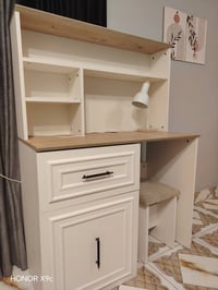 ميز دراسي مع طابورية للبيع َستخدم فقط 4 اشهر رقم:07761676448 عنوان ديا...