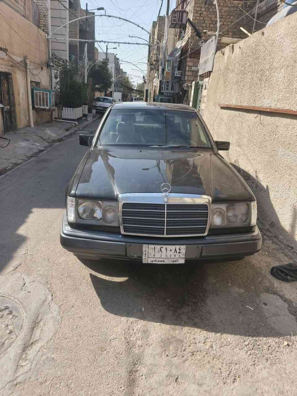 مارسيدس E230
مديل ١٩٩٣
رقم نجف 
محرك ٤ سلندر 
اريل كهرباء 
تبريد ثلج 
باتري جديد 
غرفة جديدة 
صدر جديد سلايت طكتين
سيارة منضومة رتديترات جديدة انسة الحماوة
سعر ٧٤ وبيها مجال 
عنوان بغداد 
رقم الهاتف ***********
