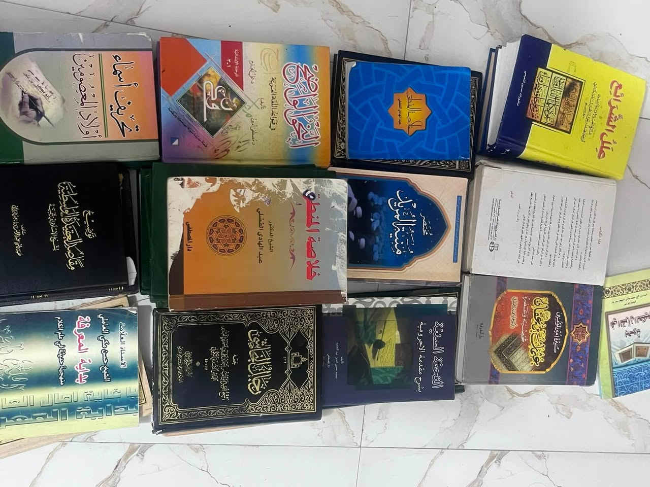 السلام عليكم ورحمة الله وبركاته
توفر لدينا اكثر من كتاب مستعمل للبيع ،

1- كتاب من لا يحضره الفقية 4  اجزاء 
2 رجال النجاشي ج 1 
3 اختيار معرفة الرجال ج 1 
4 كمال الدين لشيخ الصدوق 
5 كتاب عفوا صحيح البخاري 
6 علل الشرائع 
7 دلائل الإمامة 
8 كتاب الغيبة لشيخ الطوسي 
9 كتاب الغيبة لشيخ النعماني 
10 صحيح مسلم تحت المجهر 
11 عقد الدرر في اخبار المنتظر 
12 مجموع فتاوى ومقالات ابن باز ج 28 فقط 
13 جامع بيان العلم وفضلة لابن عبد البر 
14 شرح مقاصد العقيدة الواسطة لابن تيمية 
15 الطب النبوي لابن القيم الجوزية 
16 المعجزة وكرامات الاولياء ابن تيمية 
17 مجمع البيان في تفسير  القران لطبرسي ج 8 فقط 
18 معاني الأخبار لشيخ الصدوق 
19 تحريف أسماء أولاد المعصومين نجاح الطائي 
20 موجز الأحكام للفتية والشباب السيد كاظم الجابري 
21 بحوث في القران الحكيم  لسيد محمد تقي المدرسي 
22 كتاب سيرة عثمان بن عفان الصلابي 
23 كتاب  سيرة عمر ابن الخطاب الصلابي 
24 كتاب سيرة ابو بكر الصلابي 

البيع لهاذي الكتب مستعجل والبيع ليس مفرد 
سعر جميعا ٨٥ الف قفل .

هذا رقمي واتساب 

***********
