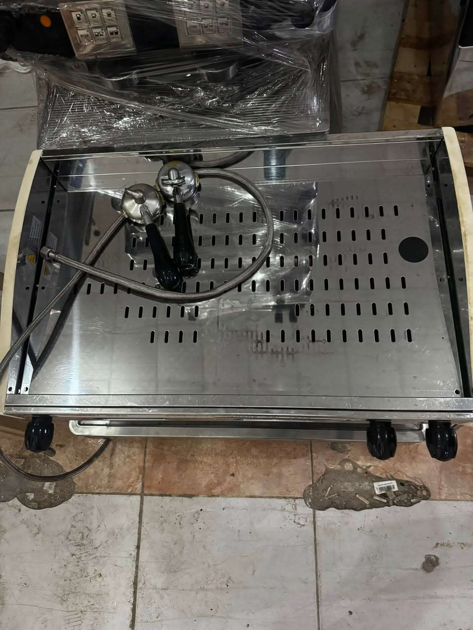 سلام عليكم عندي مكائن إكسبريسو مستعمل نضيف جدا ايطالي وإسباني جملة ومفرد الي حب يتصل على هذا الارقام  ***********
وعلى رقم *********** توصيل الى جميع محافظات العراق وخارج العراق يوجد اتصل وواتساب
