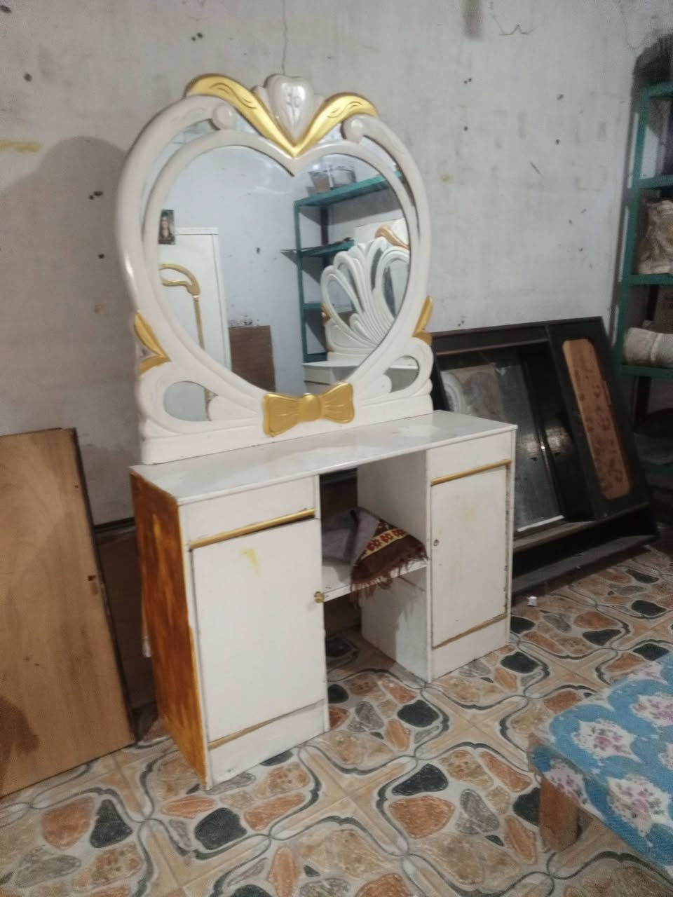 غرفه عراقي • نضيفه • سعر مناسب