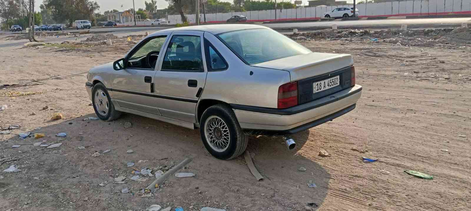 السلام عليكم سياره اوبل نظيفه حداديه جديده بغداد ***********السياره محرك 1800 الموديل 92 السعر 35 وبيها مجال
