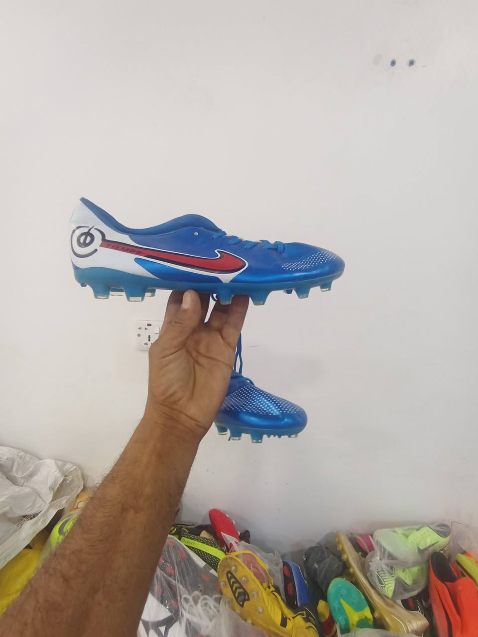 السلام عليكم ابيع شلعه فيتنام اصلي باسعار مناسبه العنوان الرفاعي رقم الهاتف 0780011251غ
